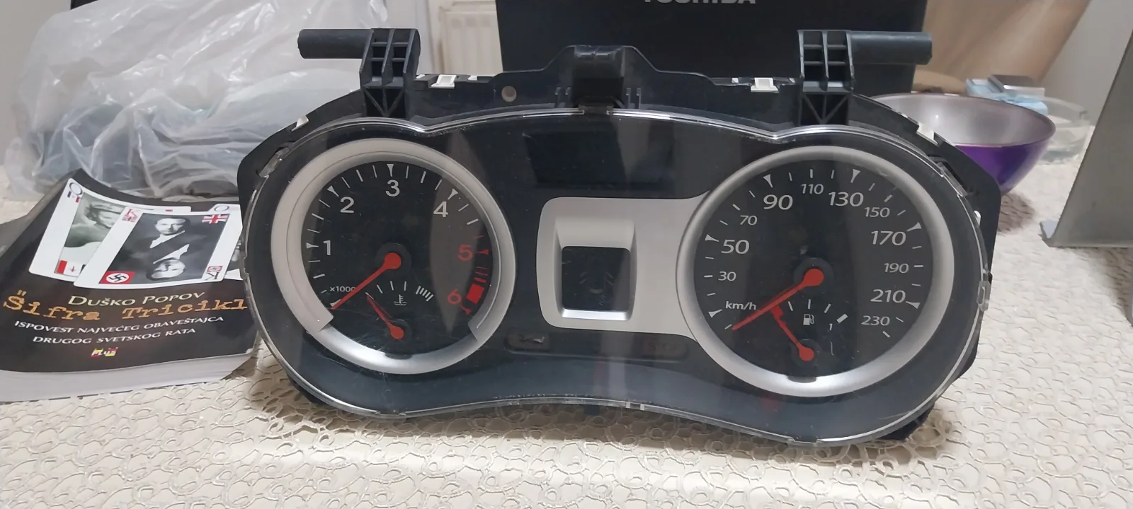Instrument tabla Renault Clio 3 — Renault Clio 3 2011 (fotografija 1 od 3)