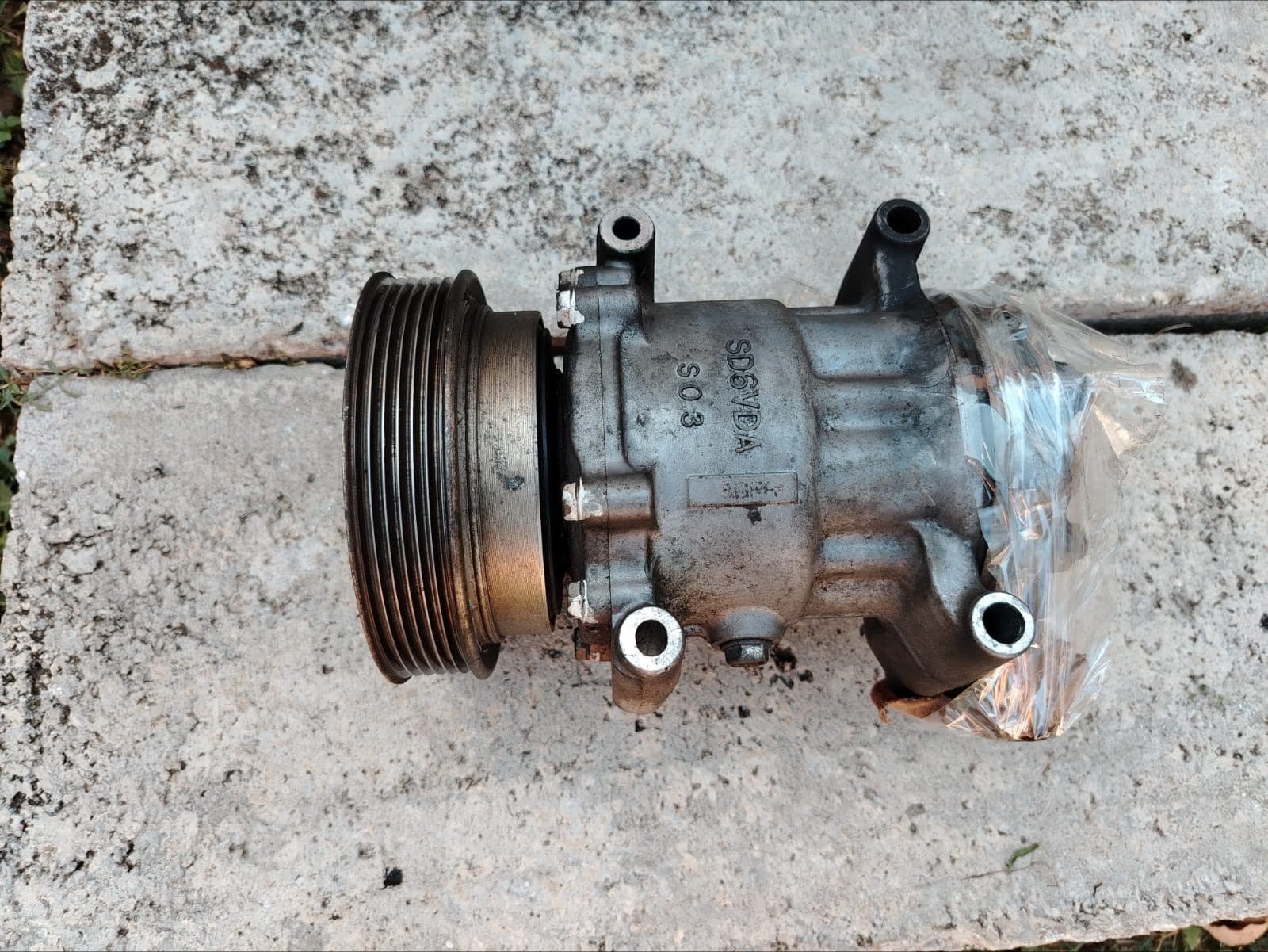 Kompresor klime Clio 3 — Renault Clio 3 2007 (fotografija 1 od 4)