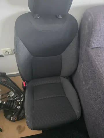 Sedista — Toyota Yaris XP210 2022