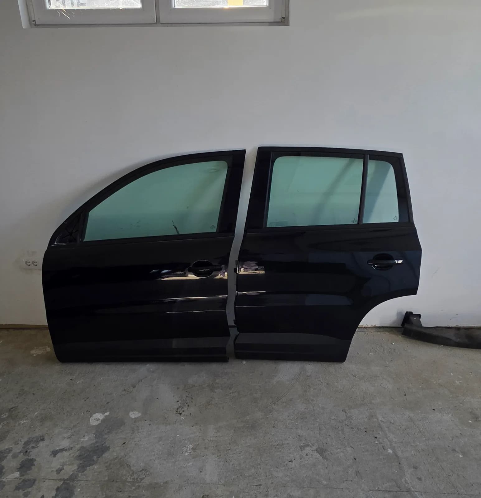 VW Tiguan vrata — Volkswagen Tiguan 5N (fotografija 1 od 2)