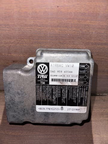 AIRBAG CENTRALA PASSAT B7 — Volkswagen Passat B7 2013