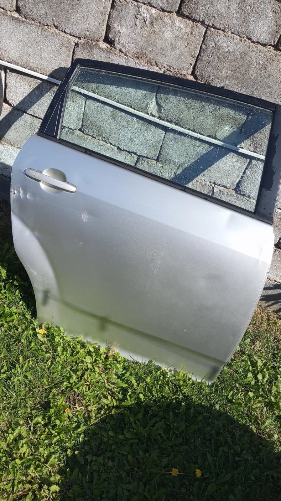 Vrata zadnja desna — Toyota Corolla E120 2004 (fotografija 1 od 5)