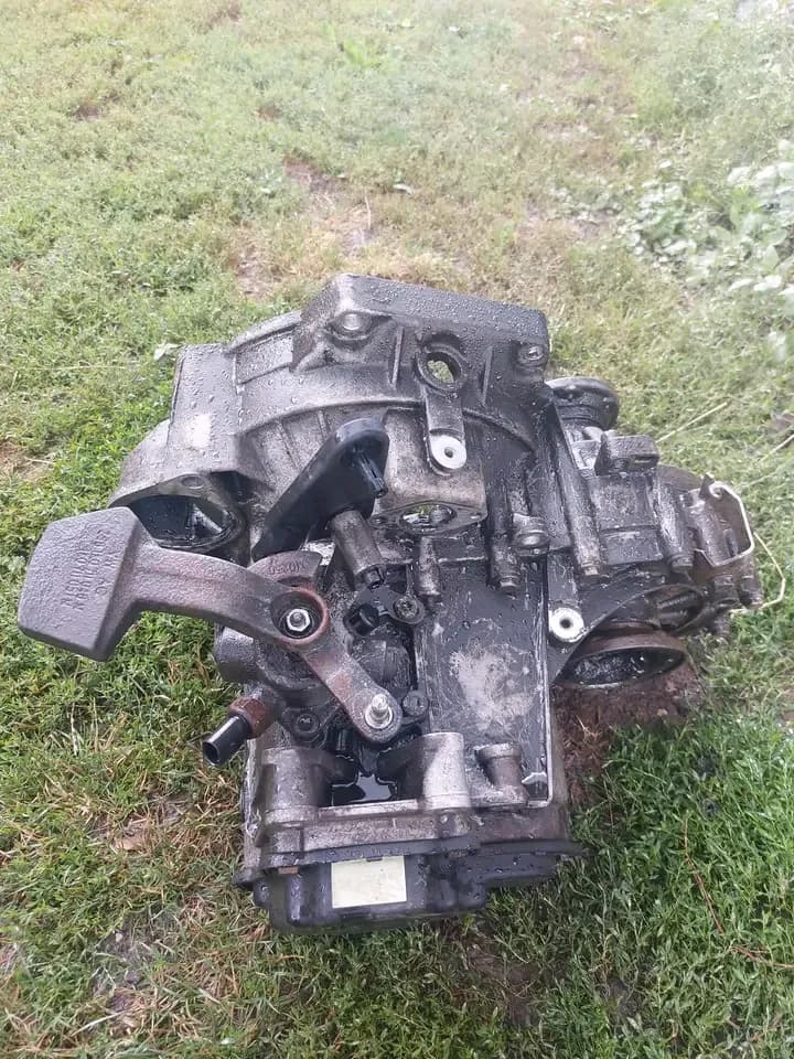 Menjač manuelni 5 brzina 1.9 tdi — Volkswagen Golf 5 2006