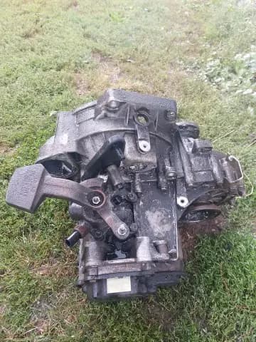 Menjač manuelni 5 brzina 1.9 tdi — Volkswagen Golf 5 2006