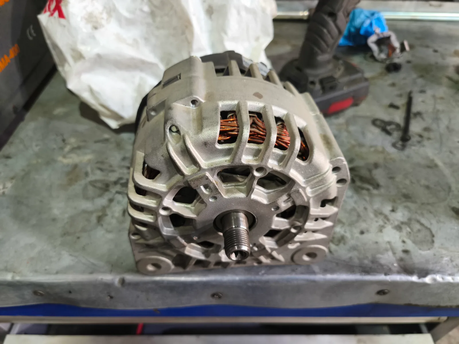 Alternator Renault Megane 4 — Renault Megane 4 (fotografija 1 od 3)