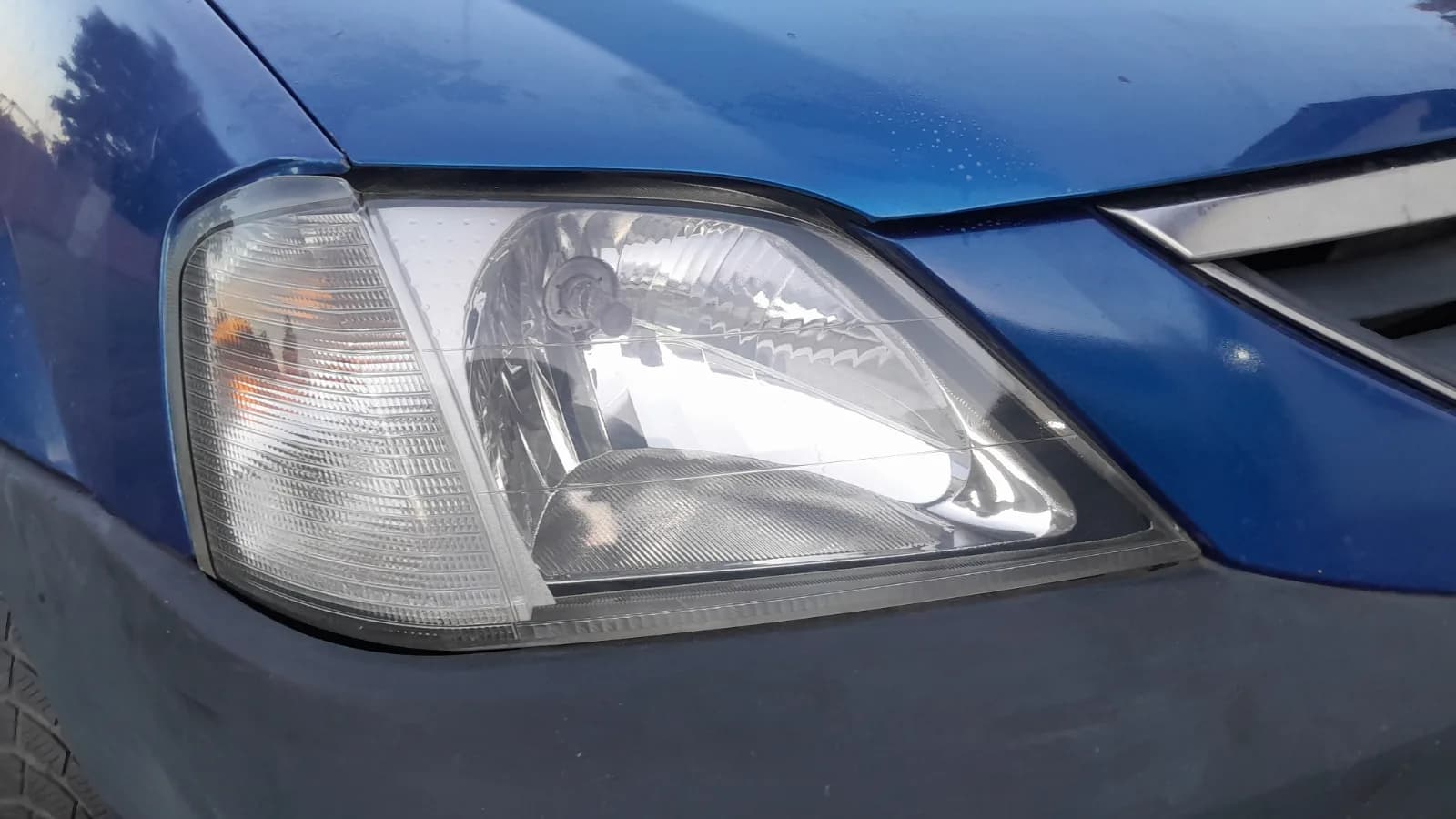 Desni far dacia logan — Dacia Logan 1