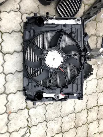 Komplet hladnjaka sa interkulerom i visko ventilatorom za bmw 740d — BMW F01 2012