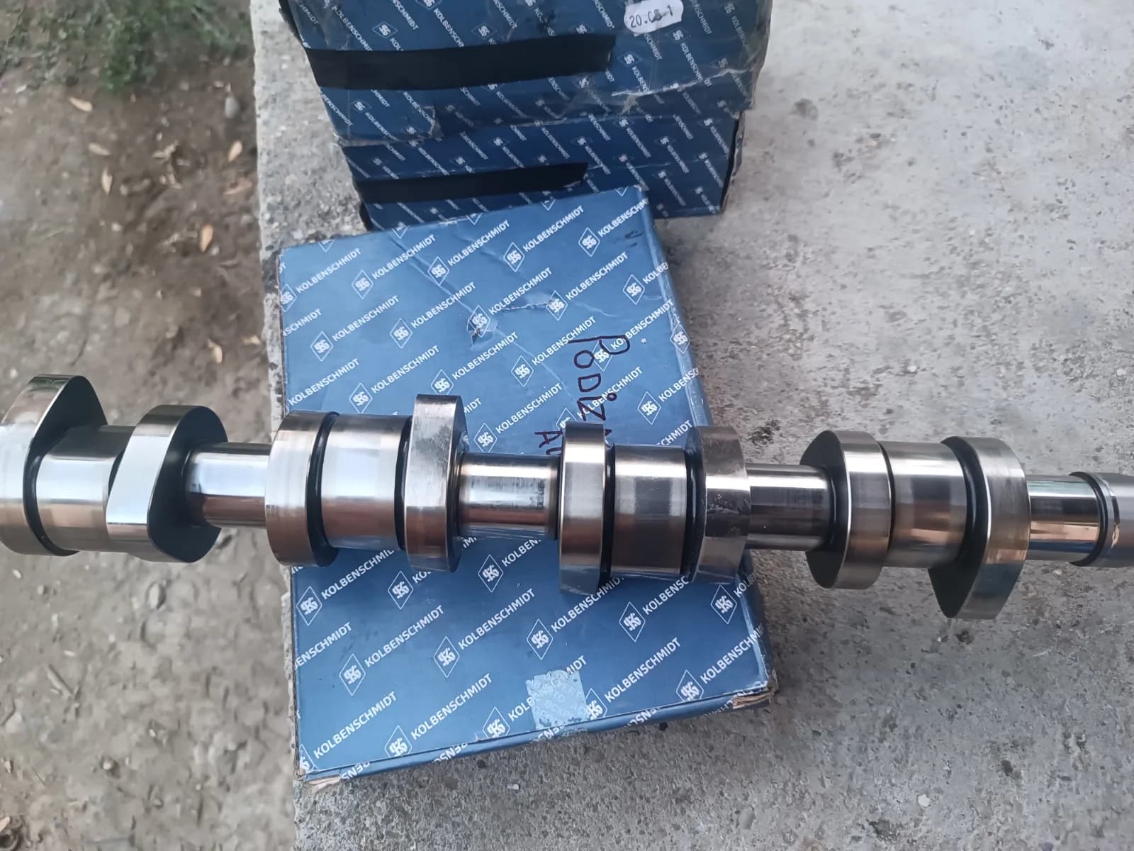 Bregasta osovina Audi A4 B7 — Audi A4 B7 2005 (fotografija 1 od 3)