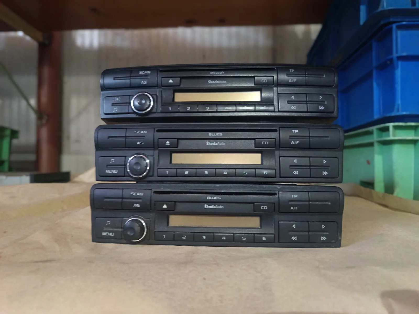 📻 Original radio Škoda Octavia A5 – 1Z0 035 152 C — Škoda Octavia 2 2007 (fotografija 1 od 2)