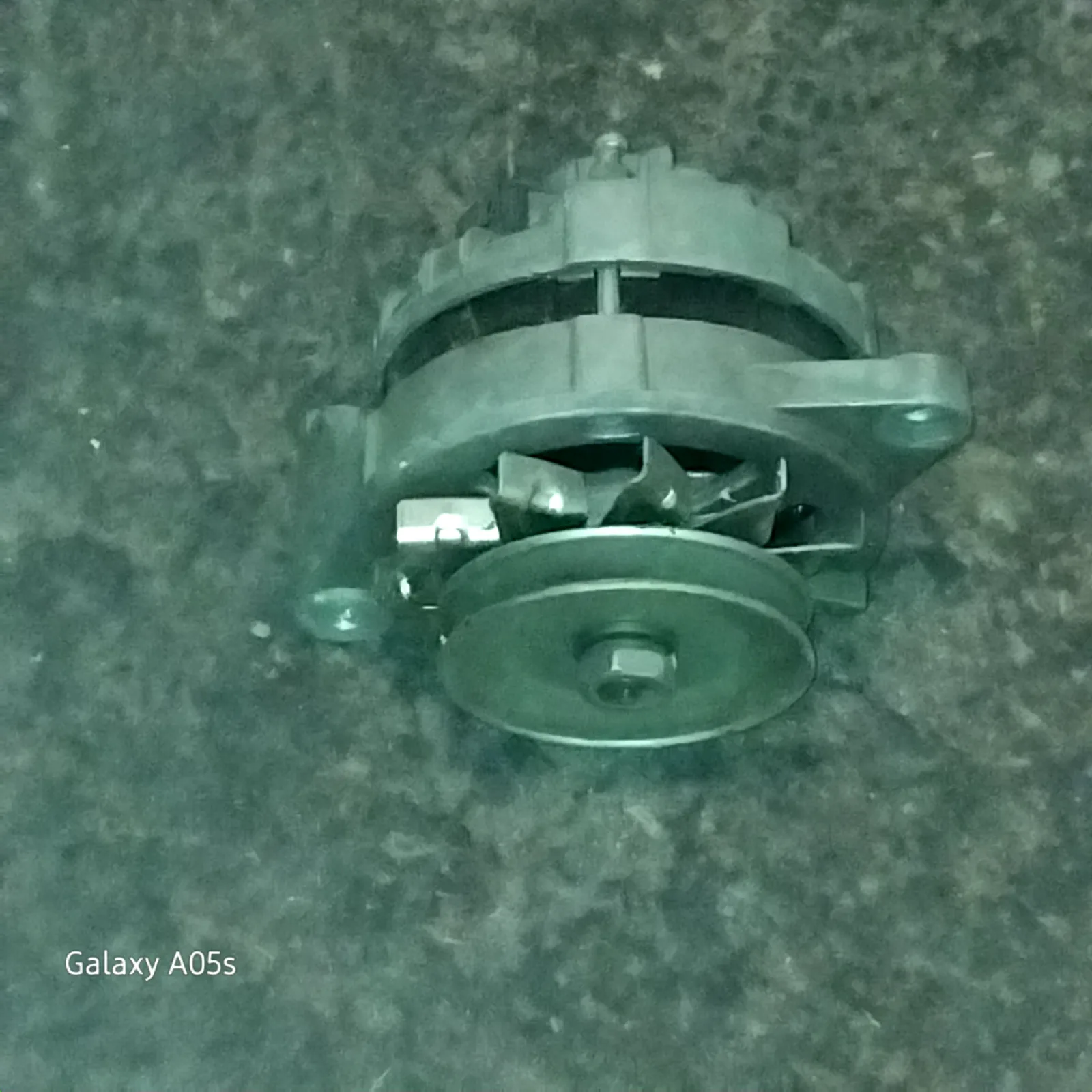 Alternator Dacia Logan 1 — Dacia Logan 1 (fotografija 1 od 2)