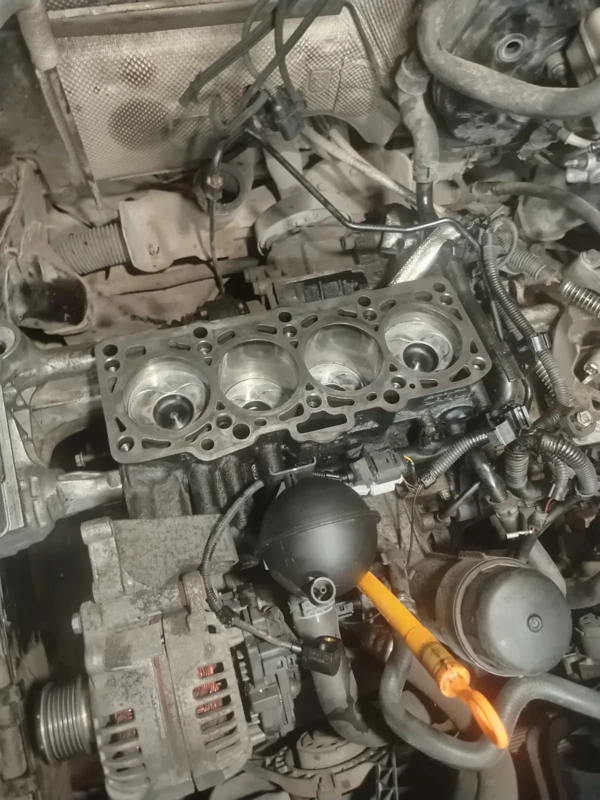 Motor u delovima — Volkswagen Golf 4 2001 (fotografija 1 od 2)
