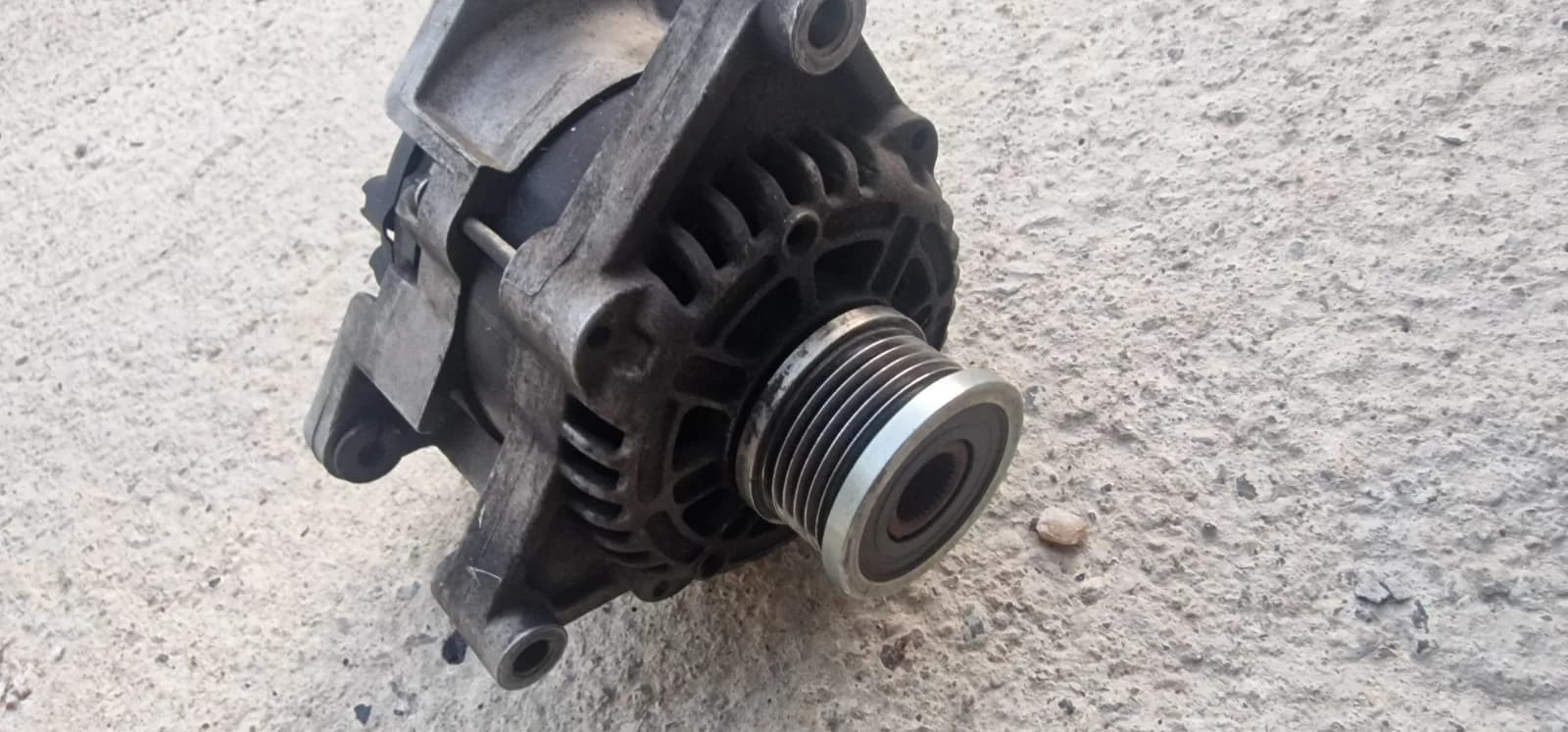 Alternator Opel Zafira C — Opel Zafira C 2011 (fotografija 1 od 4)