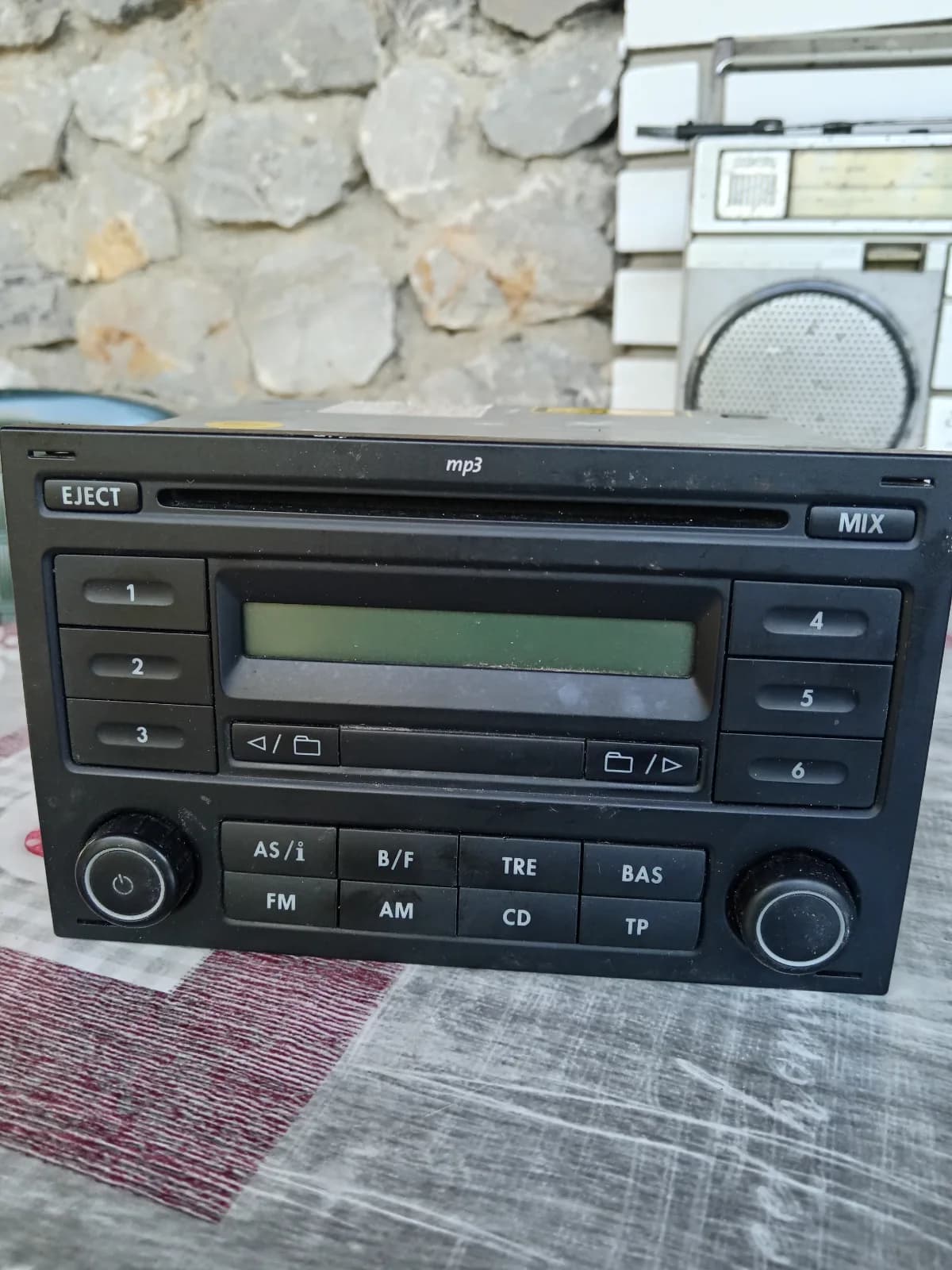 Auto radio Volkswagen Polo 9N — Volkswagen Polo 9N 2005 (fotografija 1 od 3)