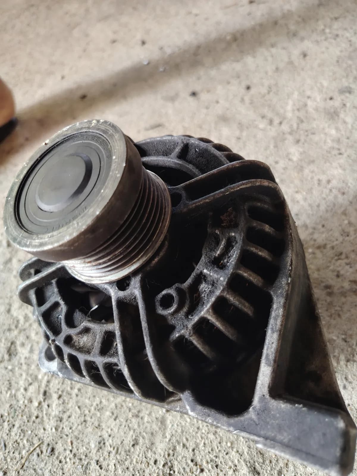 Alternator — Volvo V70 2 2002 (fotografija 1 od 3)