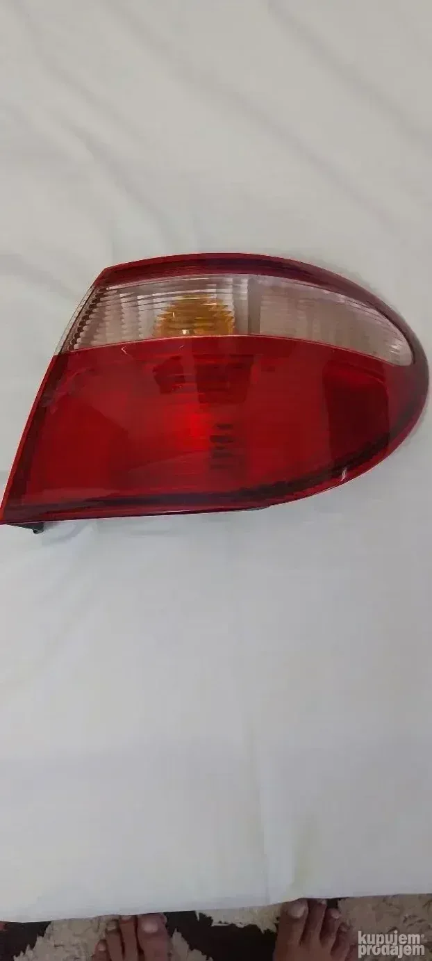 Štop svetlo Nissan Almera  limuzina — Nissan Almera N15 2001 (fotografija 1 od 2)