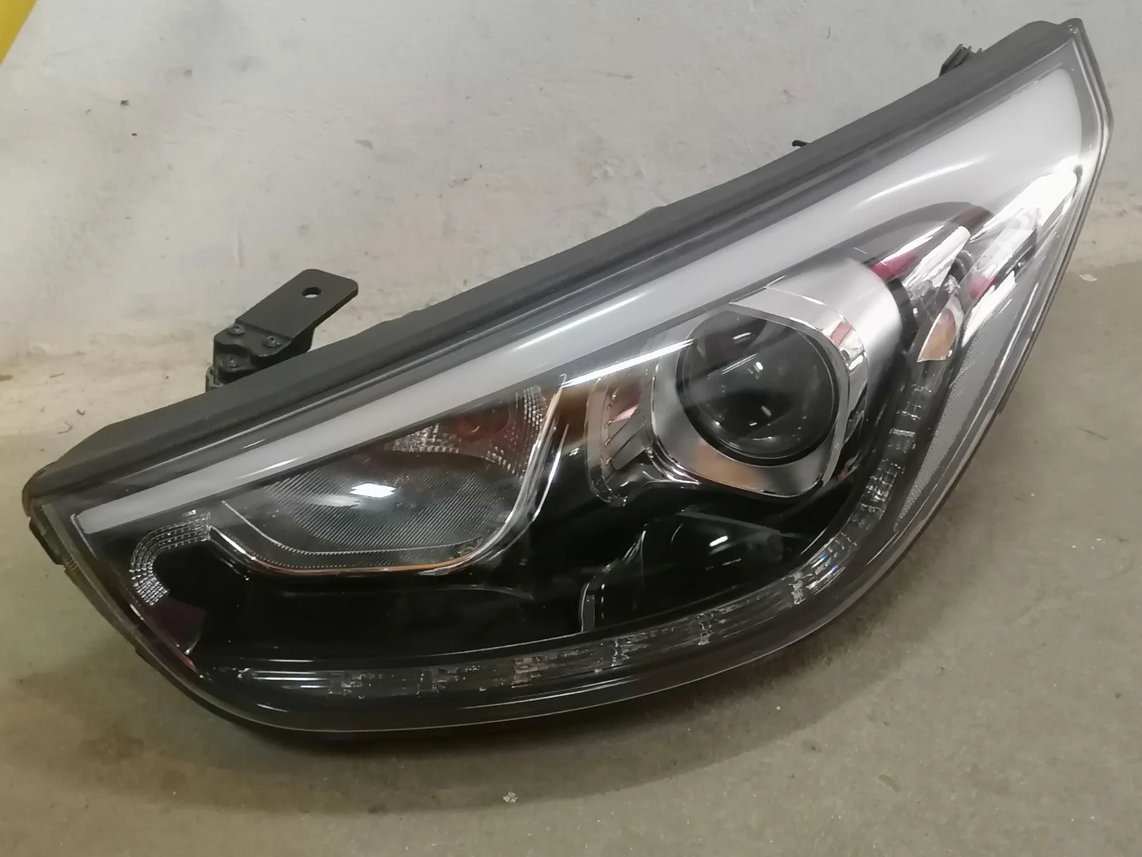 Prednji farovi ix35 — Hyundai ix35 2014 (fotografija 1 od 4)