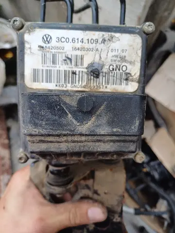 ABS pumpa Volkswagen Passat B6 — Volkswagen Passat B6 2008