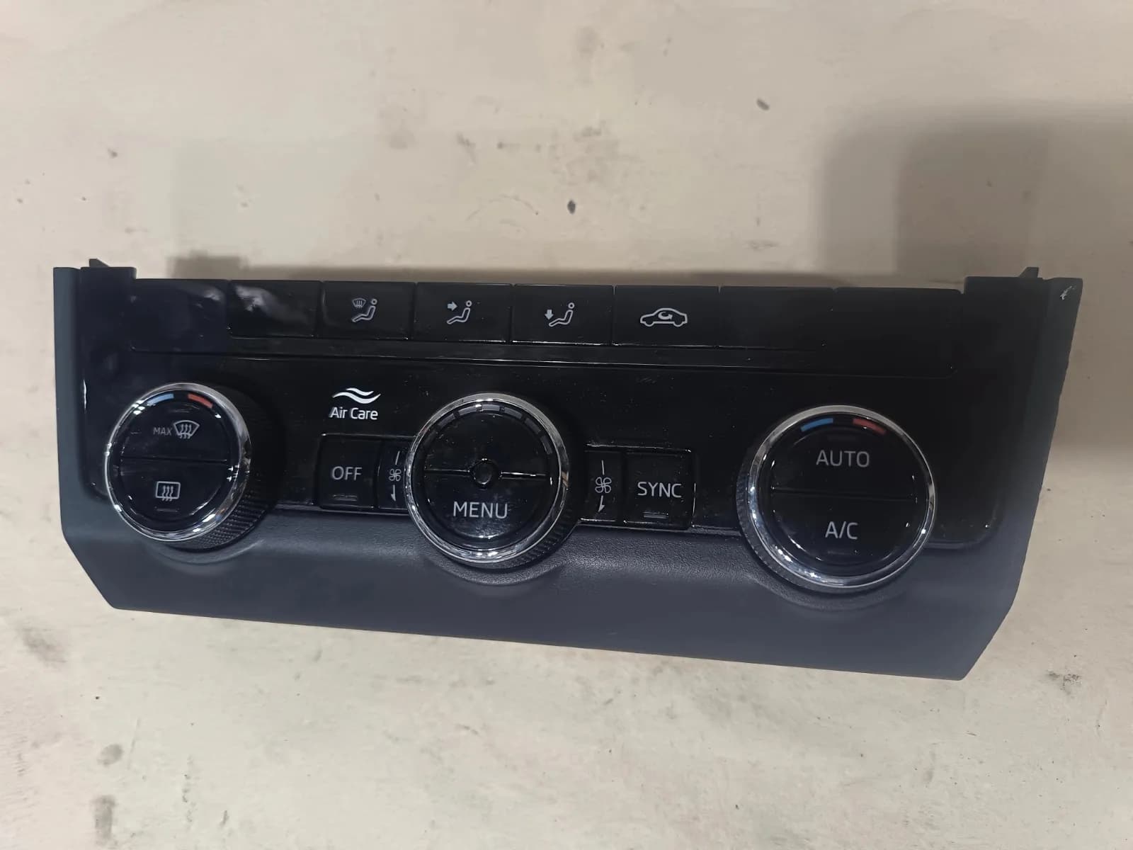Climatronic panel Škoda Octavia A7 – 5E0 907 044 AP — Škoda Octavia 3 2019 (fotografija 1 od 4)