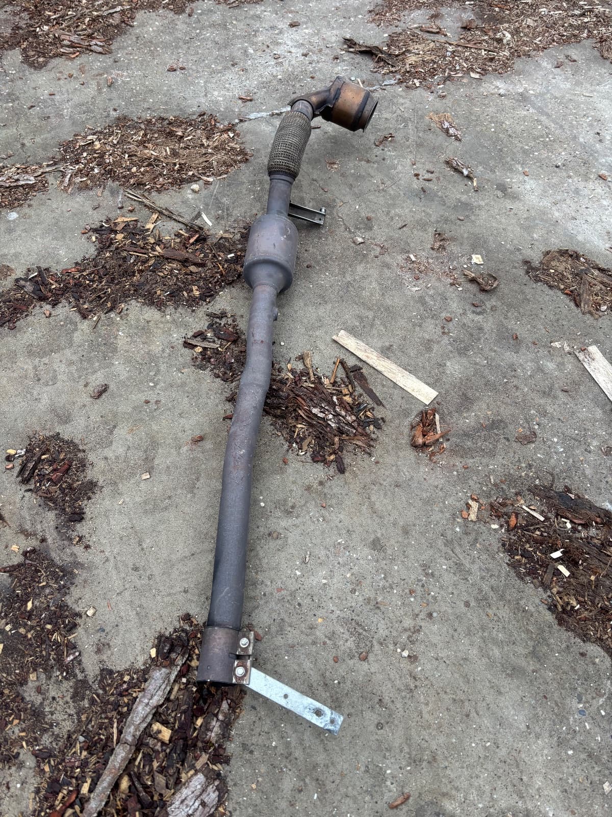 Auspuh downpioe Audi Q3 8U — Audi Q3 8U