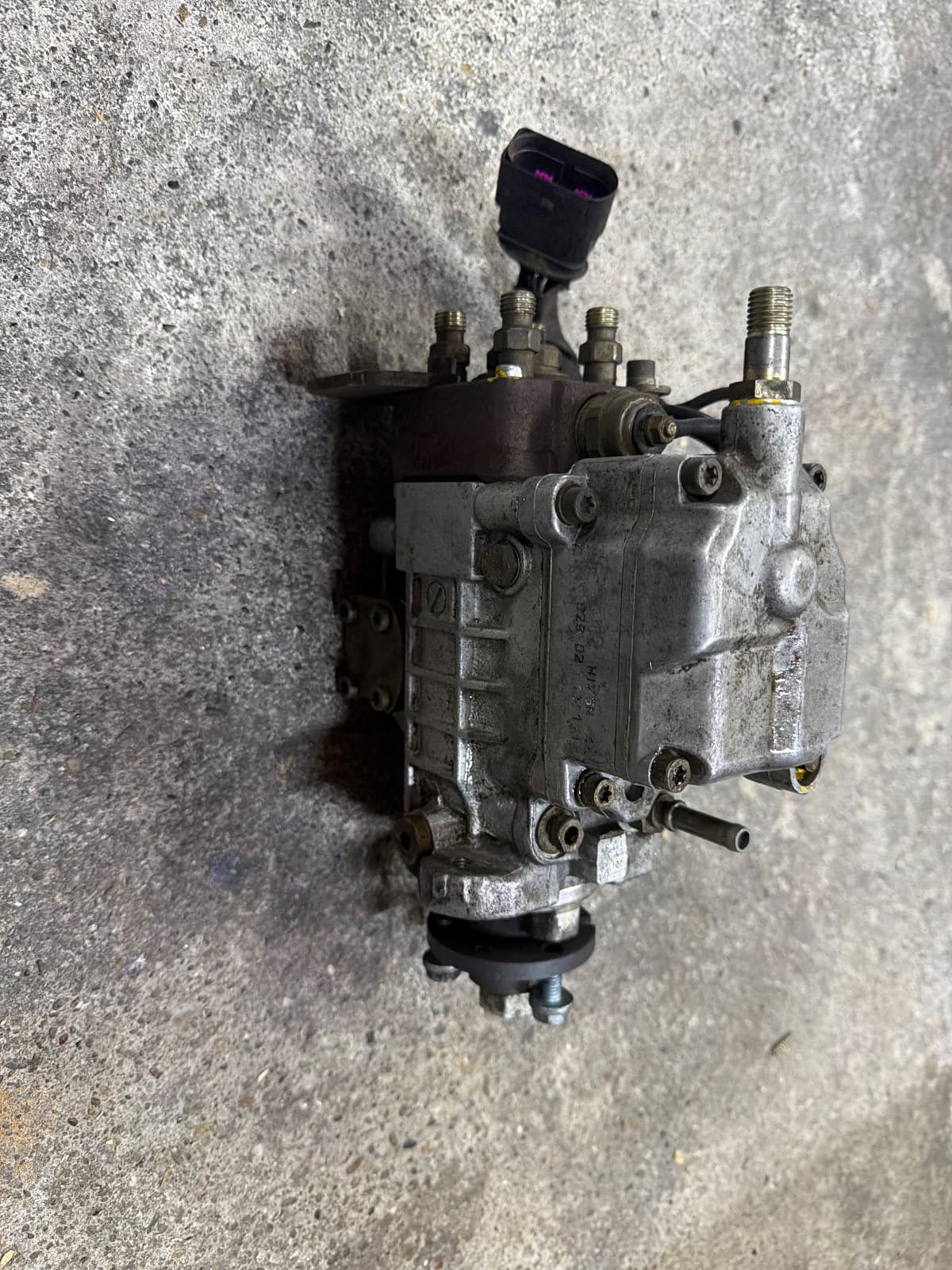 Bosch pumpa — Volkswagen Golf 4 2003 (fotografija 1 od 4)
