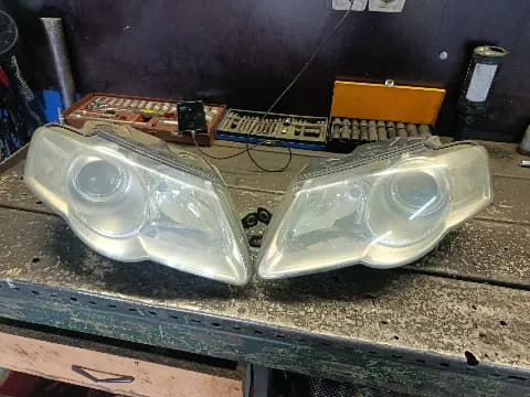 Prednji farovi za VW Passat B6 — Volkswagen Passat B6 2007