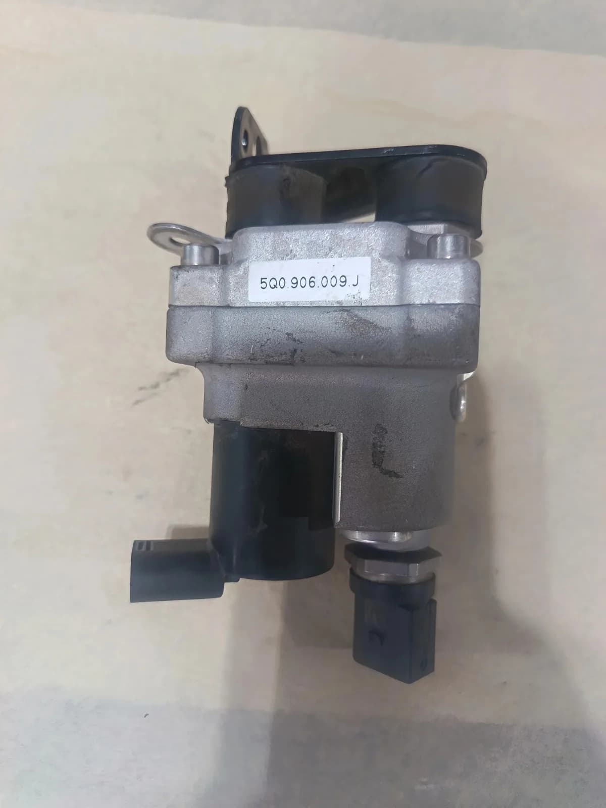 ⛽ CNG regulator pritiska / isparivač metana 5Q0 906 009 J — Škoda Octavia 3 2019 (fotografija 1 od 5)