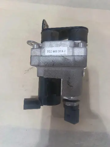 ⛽ CNG regulator pritiska / isparivač metana 5Q0 906 009 J — Škoda Octavia 3 2019
