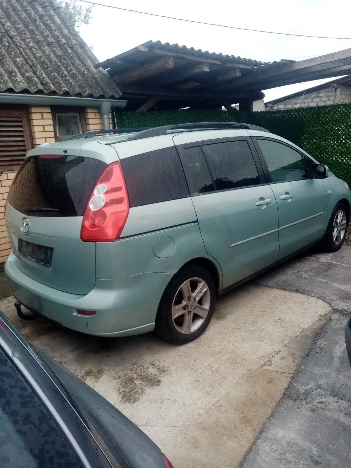 Mazda 5 benzin — vozilo za delove